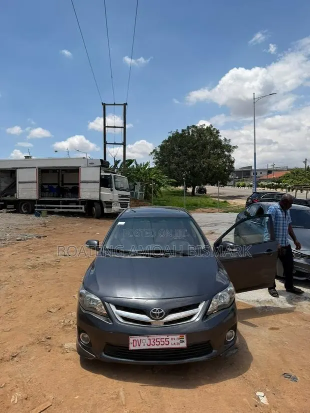 Toyota Corolla 2013 Gray · Photo 1