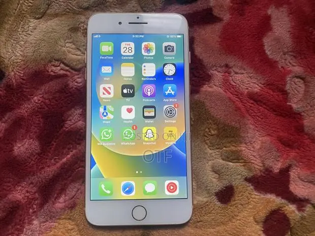 Apple iPhone 8 Plus 64 GB Rose Gold · Photo 1