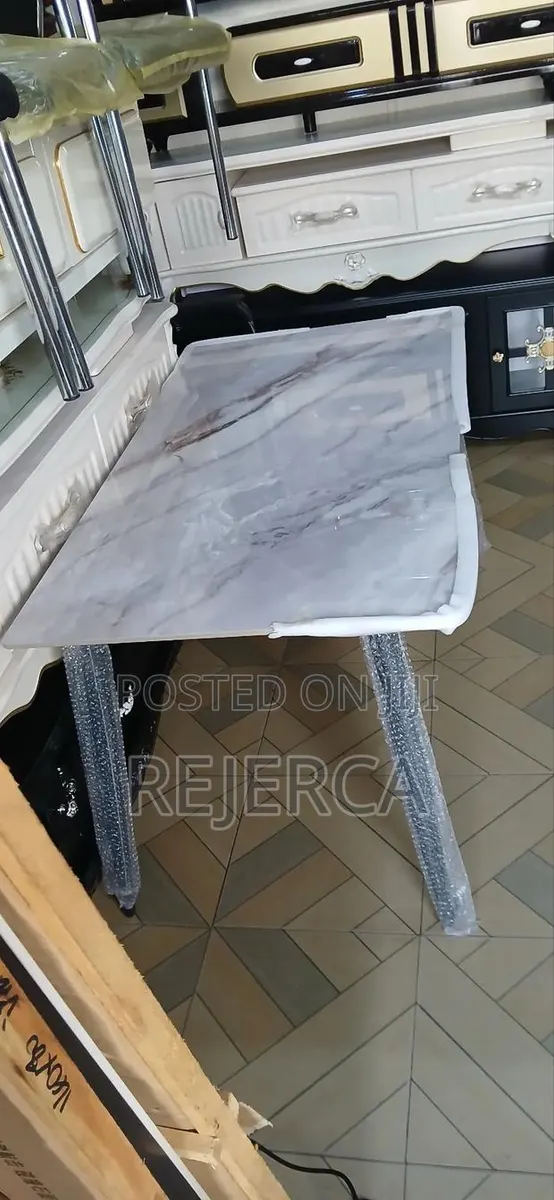 Marble Dinning Table · Photo 1
