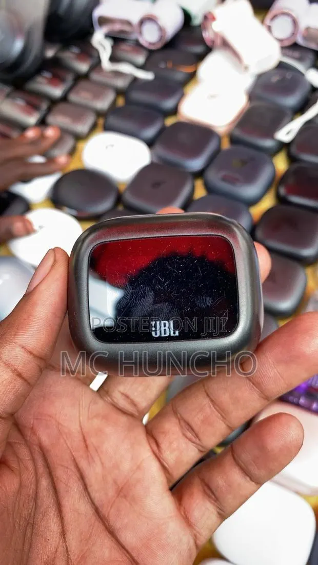 JBL EarPods · Photo 1