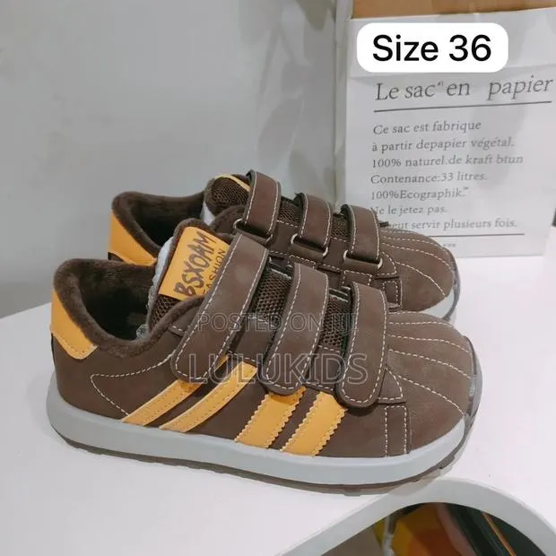 Children Sneakers · Photo 1