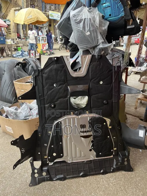 Honda CRV Engine Panel · Photo 1