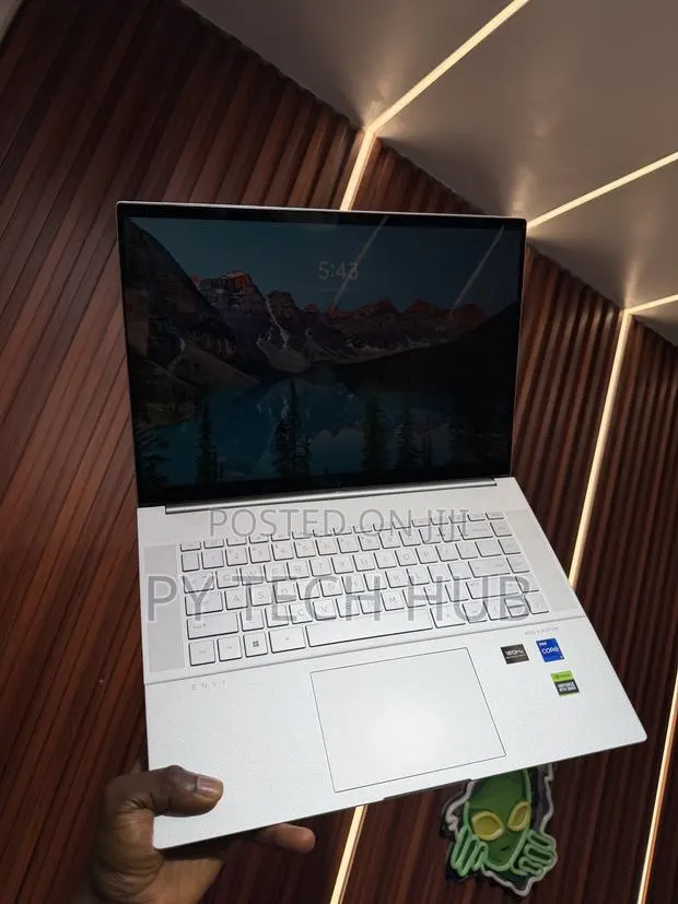Laptop HP Envy 16 Gaming 16-h1023dx 16GB Intel Core i7 SSD 1T · Photo 1
