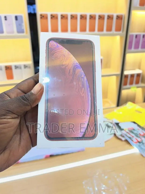 Apple iPhone XR 128 GB Red · Photo 1