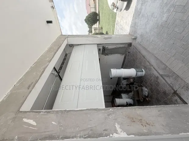 Automatic Garage Door With Remote All Colors · Photo 1