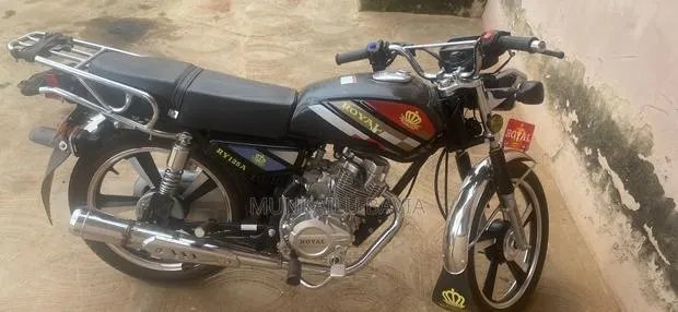 New Royal RY125 2026 Black · Photo 1