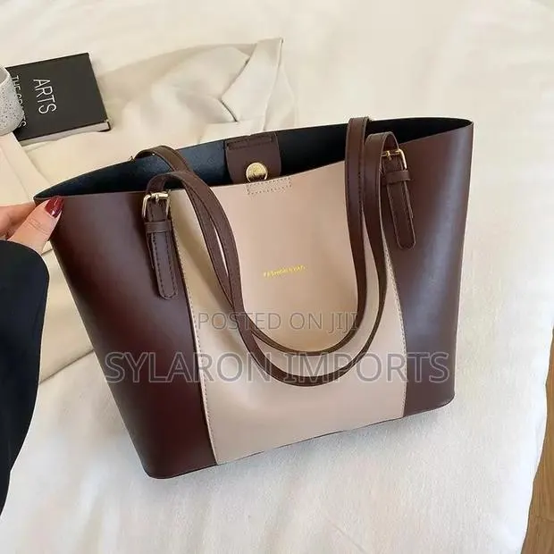 Women's Two-Tone Tote Bag · Photo 1