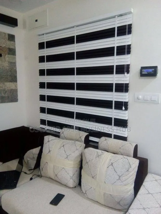 Venetian / Aluminum Blinds Curtains · Photo 1