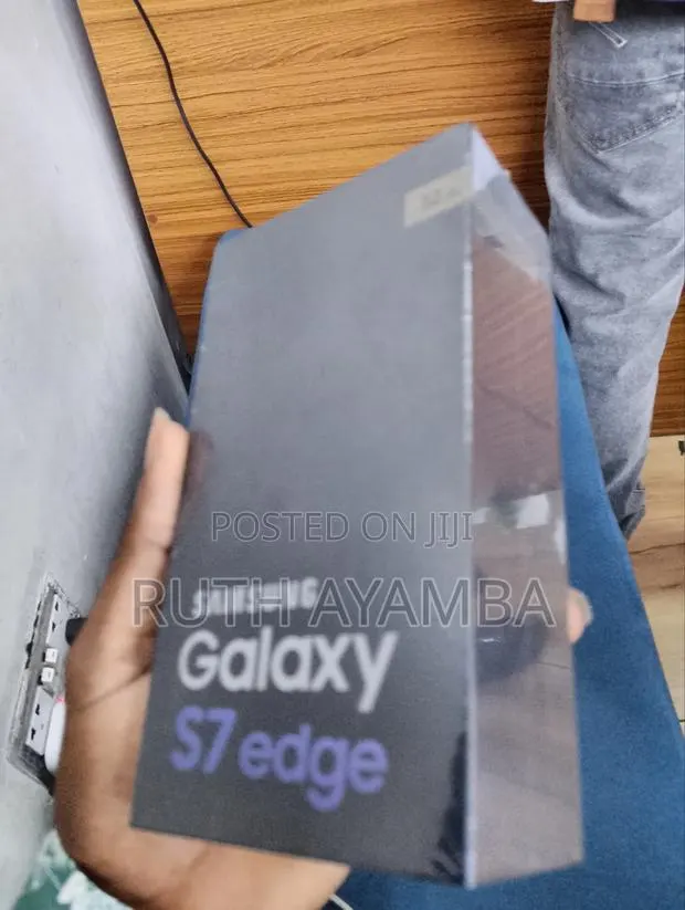 New Samsung Galaxy S7 edge 32 GB Black · Photo 1