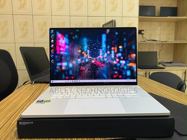 Laptop Asus ROG Zephyrus G16 16GB Intel Core Ultra 9 SSD 1T · Photo 1