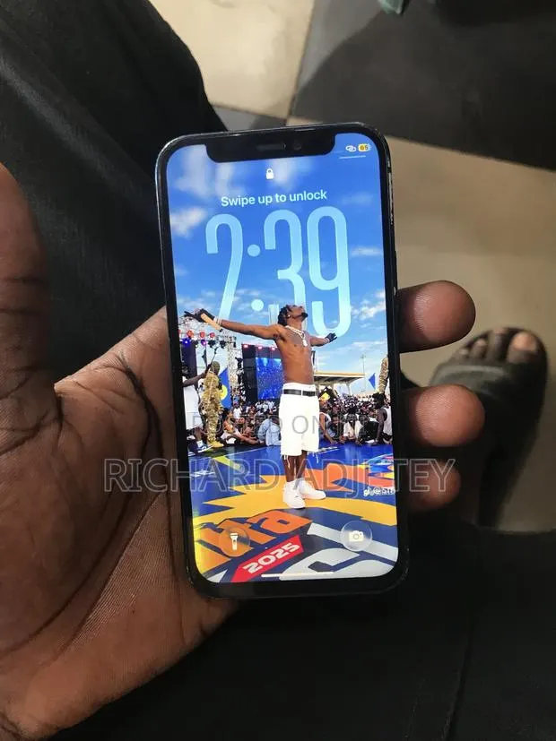Apple iPhone 12 mini 64 GB Black · Photo 1