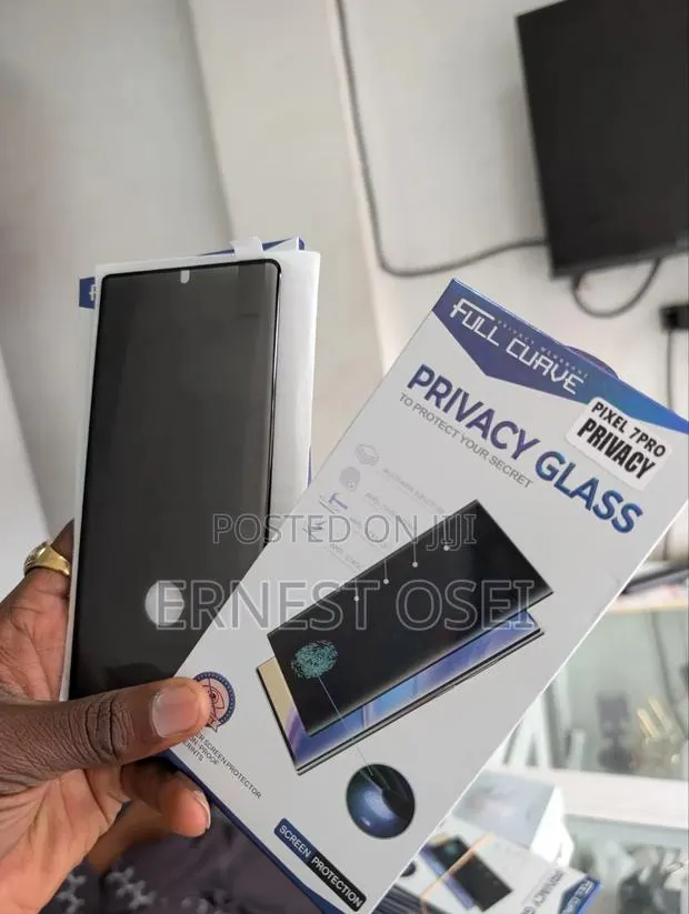Google Pixel 6 Pro and 7 Pro Privacy Glass Protectors · Photo 1