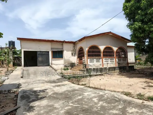 5bdrm House in Meduma ( Near Tafo, Kumasi Metropolitan for sale · Photo 1