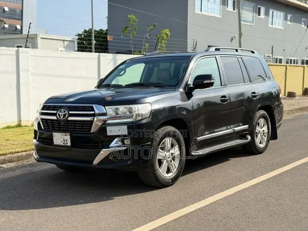 Toyota Land Cruiser 5.7 V8 2012 Black · Photo 1