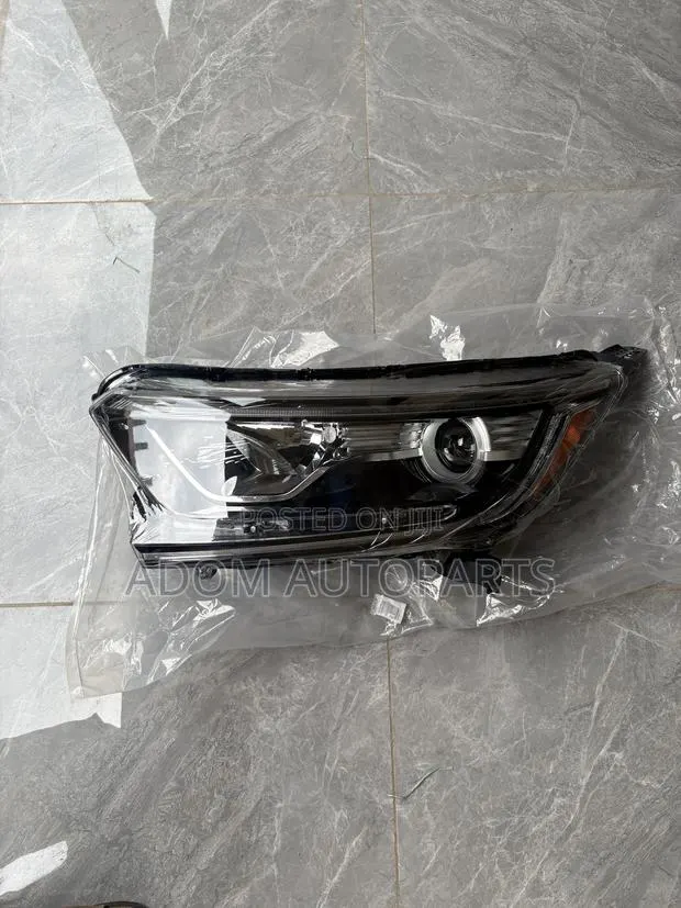 Honda CRV Head Lamp 2017 2018 2019 2020 2021 2022 · Photo 1