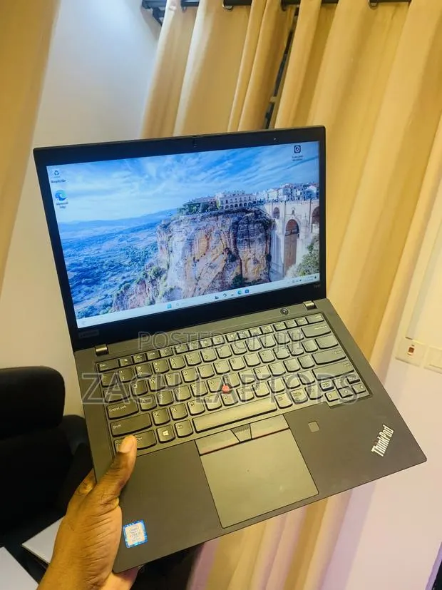 Laptop Lenovo Thinkpad T490s 16GB Intel Core I5 SSD 256GB · Photo 1