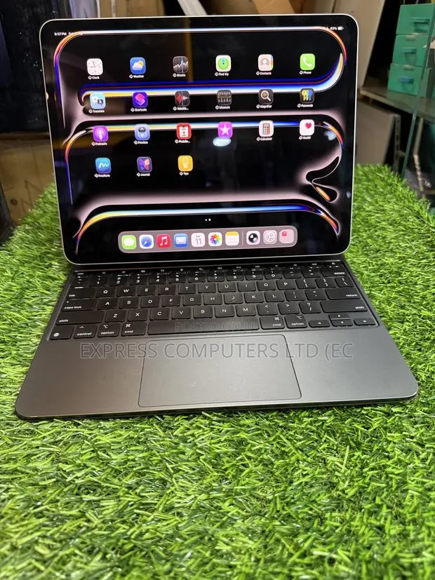 Apple iPad Pro 13 (2025) 512 GB Silver · Photo 1
