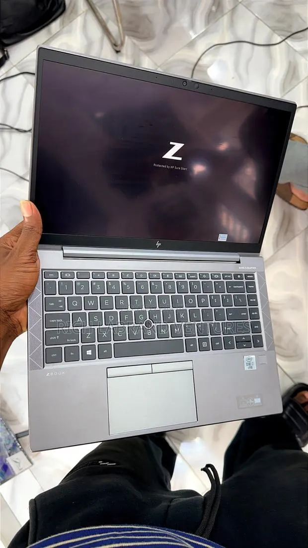 Laptop HP ZBook Firefly 14 G7 8GB Intel Core i7 SSD 256GB · Photo 1