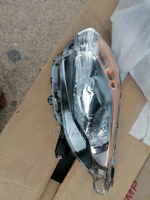 Mitsubishi L200 Triton 2015-2019 Headlights (Pair) · Photo 1