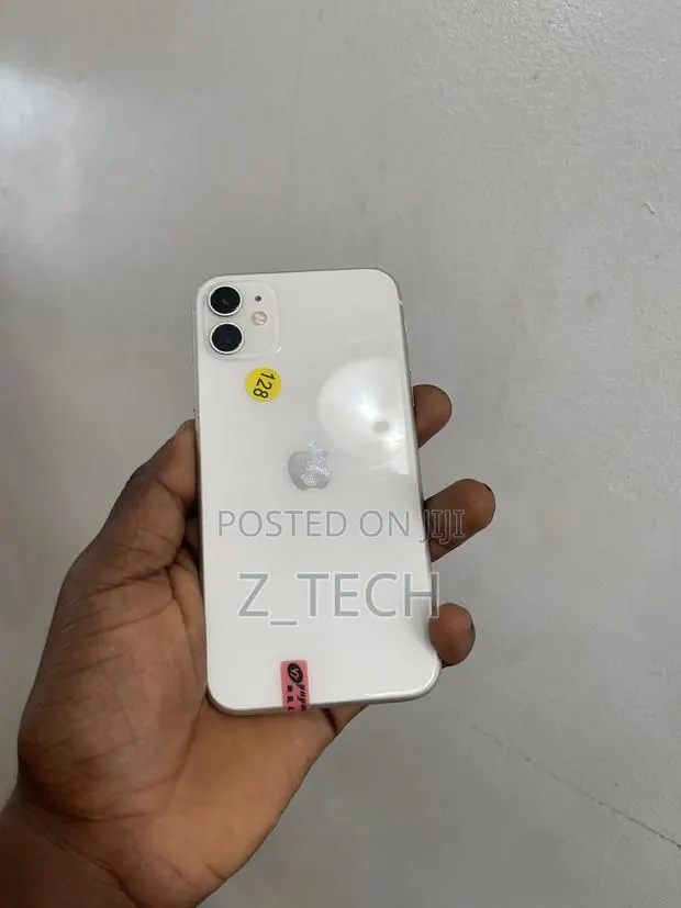 Apple iPhone 11 128 GB White · Photo 1