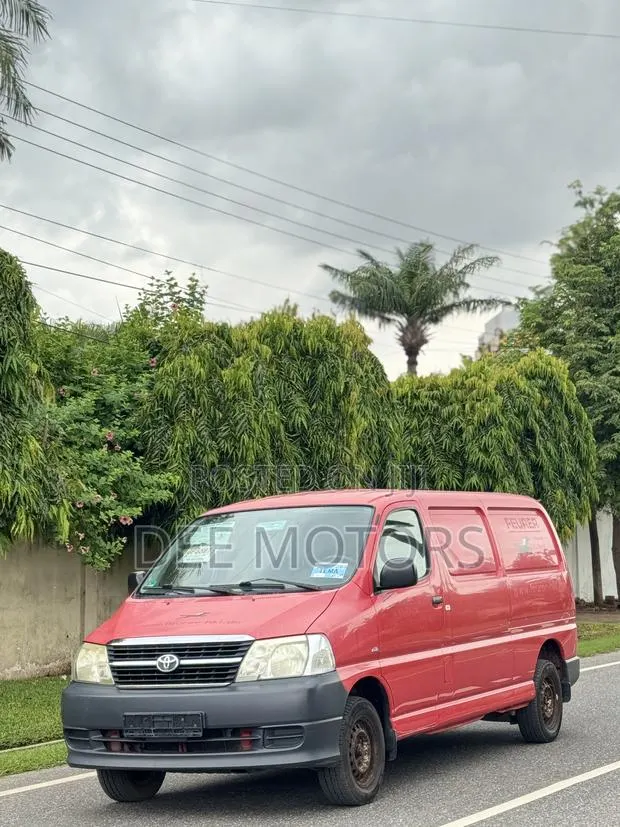 Toyota HiAce 2010 Red · Photo 1