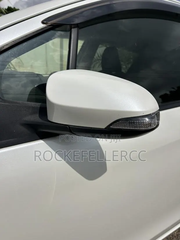 Toyota Vitz 2014 Pearl · Photo 1