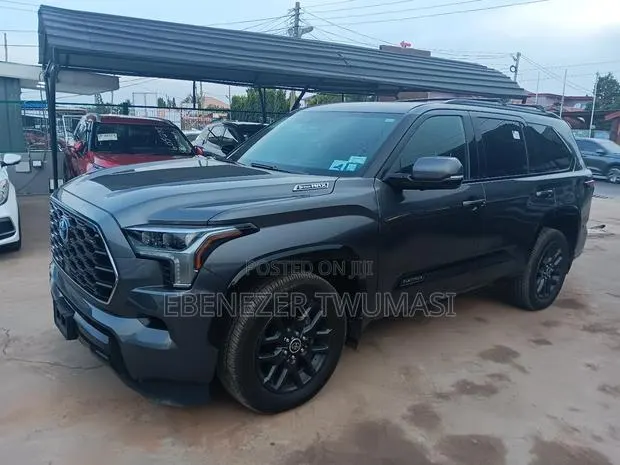 Toyota Sequoia Platinum 4WD 2023 Gray · Photo 1