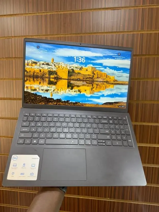 New Laptop Dell Latitude 3520 8GB Intel Core i5 SSD 256GB · Photo 1
