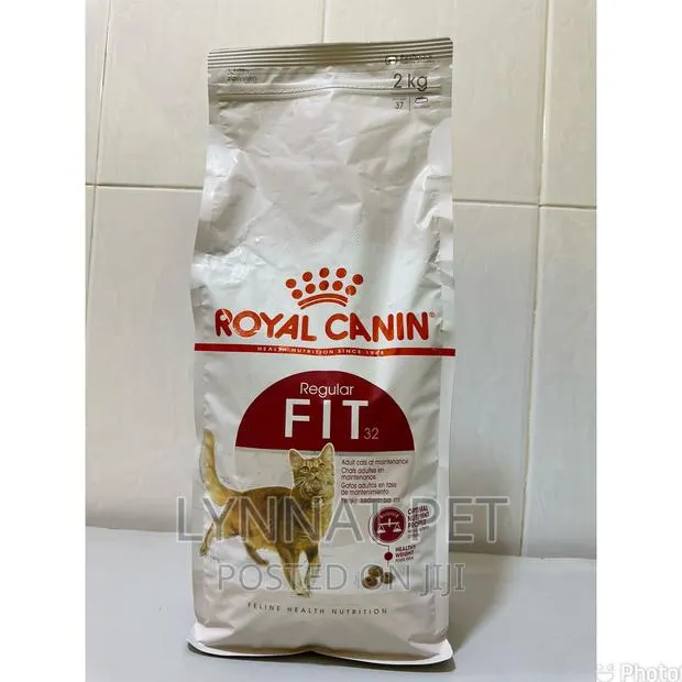 Royal Canin Adult Cat Food · Photo 1