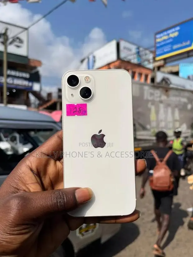 New Apple iPhone 13 256 GB White · Photo 1