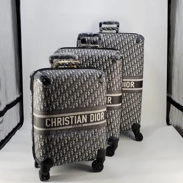Christ. Dior Traveling · Photo 1