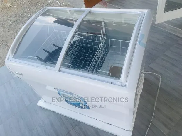 Nas-Fs782g Icecream Display Fridge Mesmeric Newly Sealed · Photo 1
