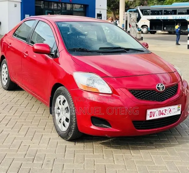 Toyota Yaris 2012 Red · Photo 1
