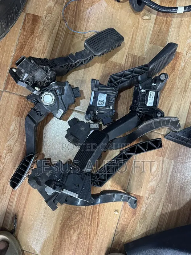 2017-2023 Honda CRV Gas Pedal Acclerator (17800-Tla-A040-M4) · Photo 1