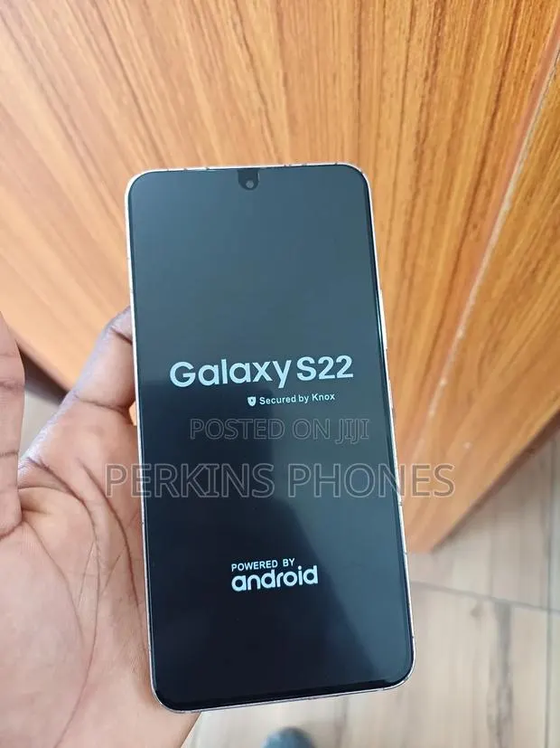 New Samsung Galaxy S22 5G 128 GB Black · Photo 1