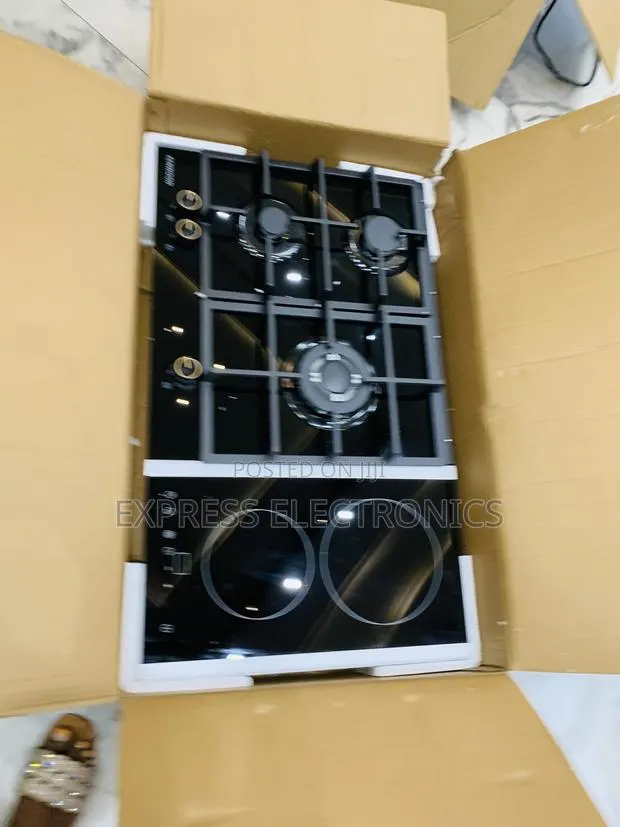 4-2 Stove Built in Kenwood Gas Electric · Photo 1