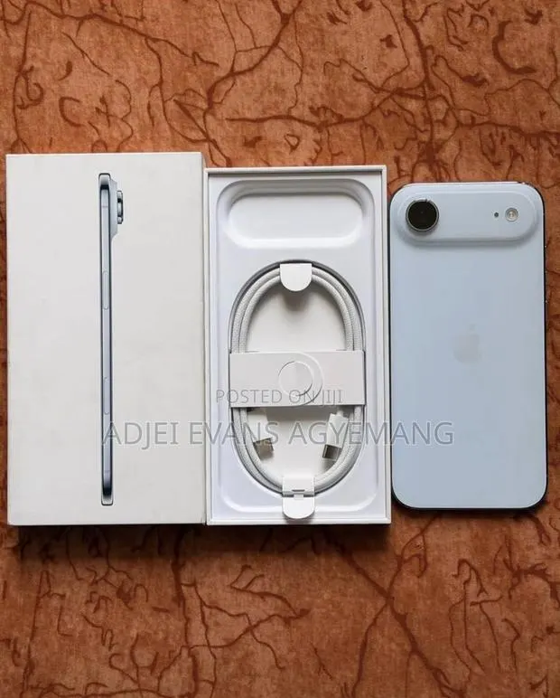 New Apple iPhone Air 512 GB Blue · Photo 1