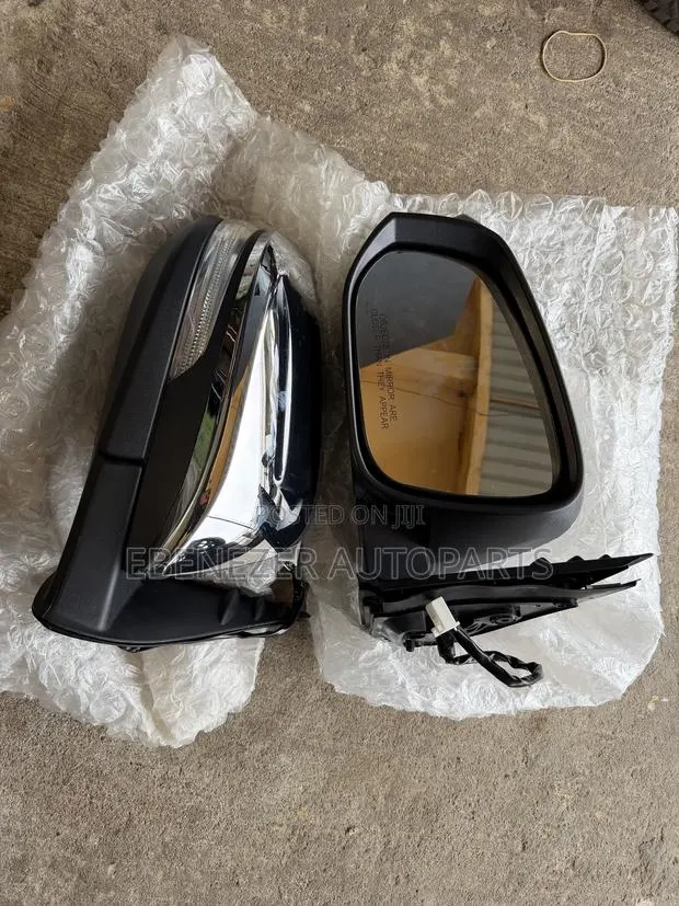 Toyota Hilux Driving Mirror With Lights 2016 2017 2018 2019 2020 2021 · Photo 1