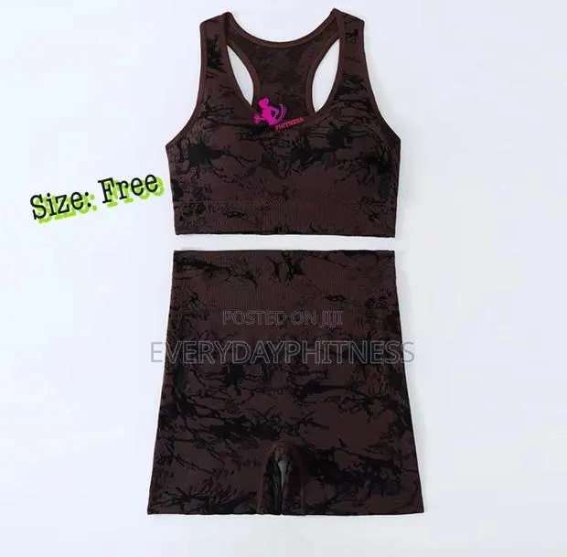 Ladies Camouflage Sports Bra and Biker Shorts · Photo 1