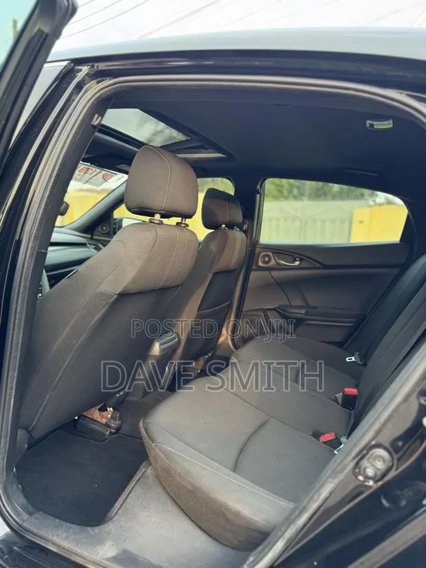 Honda Civic EX 4dr Hatchback (1.5L 4cyl) 2017 Black · Photo 1