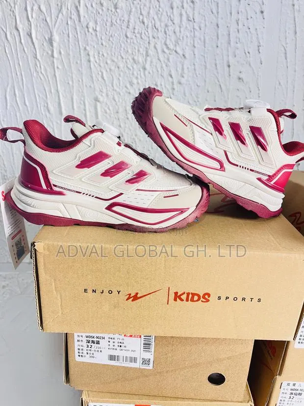 Kids Sneakers · Photo 3