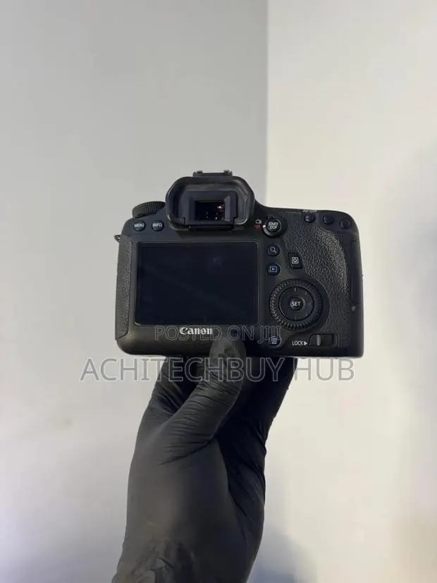 Canon 6d Full Frame DSLR Camera Body 98% New + Free Bag · Photo 3
