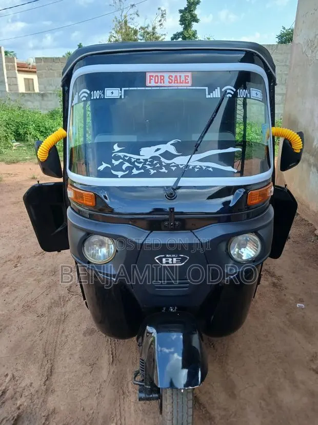 Bajaj RE 2025 Black · Photo 1