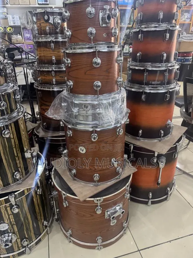 EV 5- Set Drums and Accessories · Photo 1