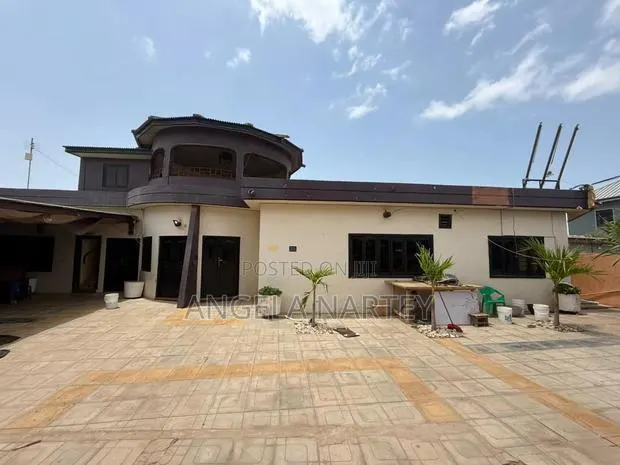 10 Bedroom Guest House for Sale · Photo 1