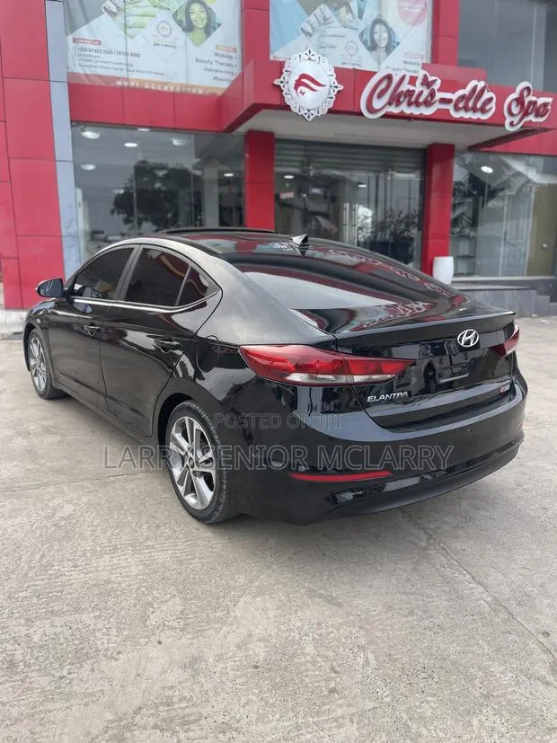 Hyundai Elantra Limited Sedan FWD (2.0L 4cyl 6A) 2017 Black · Photo 1