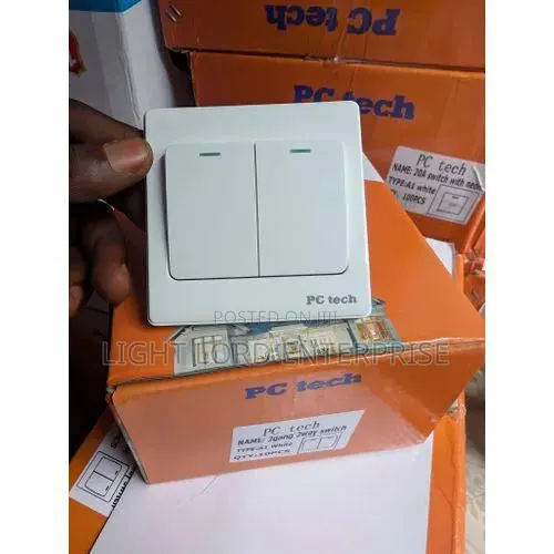 Smarteck PC Teck 2gang Switch · Photo 1