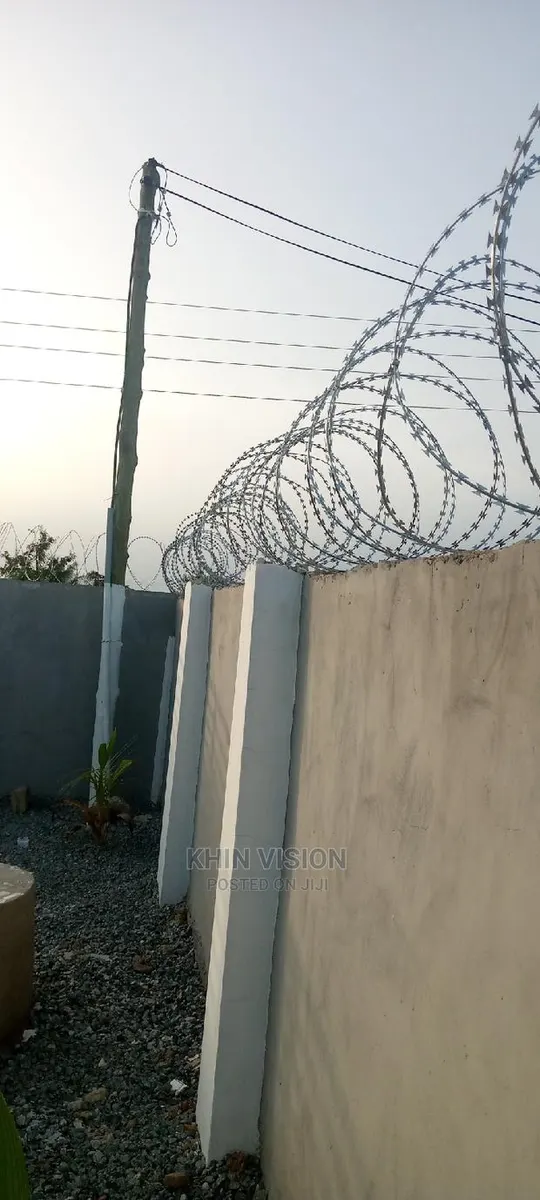 Razor Fence Installation at Quality · Photo 1