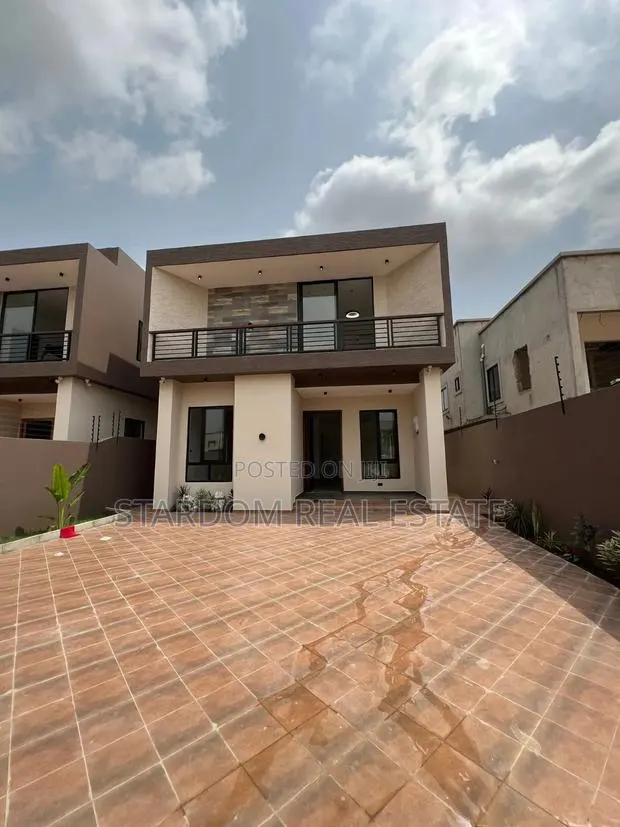 4bdrm Duplex in Oyarifa for sale · Photo 1