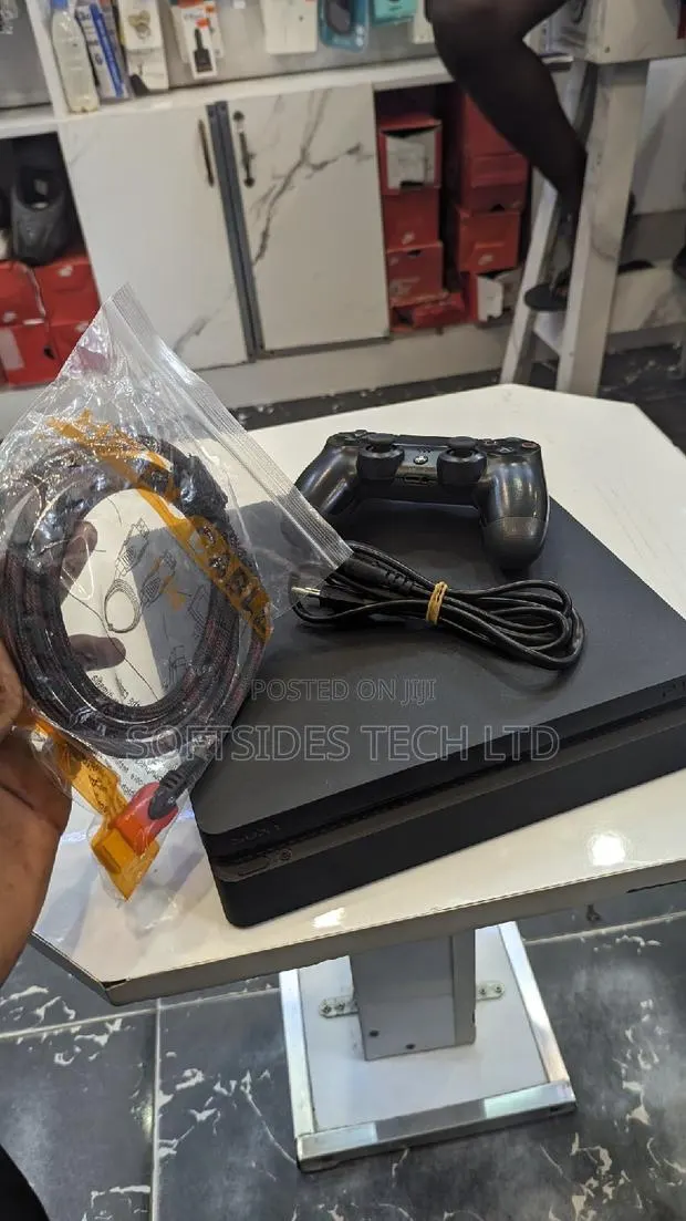 Value-Packed UK Import Ps4 Slim, 500gb HDD Controller . · Photo 1